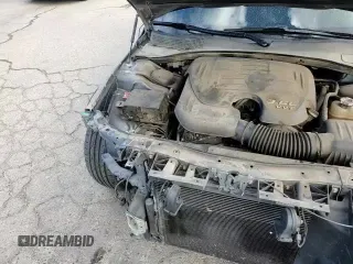 ✅ 2018 Chrysler 300 S • VIN: 2C3CCABG9JH214149 • Lot: 84957585. Wystawiony na Copart z przebiegiem 87 930 mil. Bezpłatny archiwum sprzedaży aukcyjnych z USA i szczegółowy raport historii pojazdu na DreamBid. Zdjęcie 14.