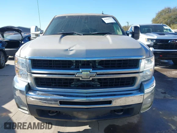 ✅ 2007 Chevrolet Silverado 2500HD Work Truck • VIN: 1GCHC29KX7E520164 • Lot: 43866777. Wystawiony na IAAI z przebiegiem 218 274 mil. Bezpłatny archiwum sprzedaży aukcyjnych z USA i szczegółowy raport historii pojazdu na DreamBid. Zdjęcie 6.
