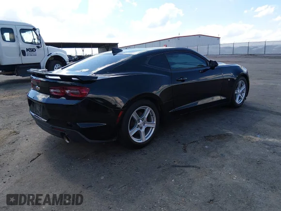 ✅ 2021 Chevrolet Camaro 1LT • VIN: 1G1FB1RX6M0132320 • Лот: 45308180. Опубликован ранее на IAAI с пробегом 113 584 миль. Бесплатный доступ к архиву аукционных продаж из США и подробный отчёт об истории автомобиля на DreamBid. Изображение 4.