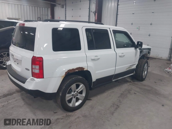 ✅ 2016 Jeep Patriot Latitude • VIN: 1C4NJRFB4GD741478 • Lot: 44519396. Wystawiony na IAAI z przebiegiem 94 456 mil. Bezpłatny archiwum sprzedaży aukcyjnych z USA i szczegółowy raport historii pojazdu na DreamBid. Zdjęcie 4.