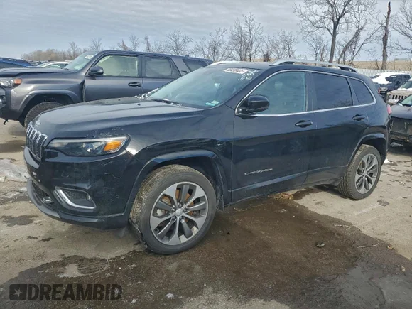 ✅ 2019 Jeep Cherokee Overland • VIN: 1C4PJMJX6KD439889 • Lot: 95438405. Wystawiony na Copart z przebiegiem 56 259 mil. Bezpłatny archiwum sprzedaży aukcyjnych z USA i szczegółowy raport historii pojazdu na DreamBid. Zdjęcie 1.