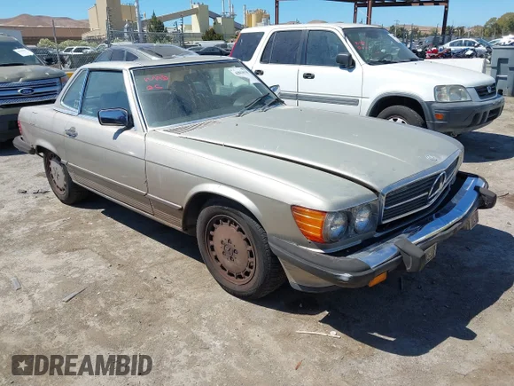✅ 1988 Mercedes-Benz 560 SL • VIN: WDBBA48DXJA083385 • Lot: 43034138. Wystawiony na IAAI z przebiegiem 137 580 mil. Bezpłatny archiwum sprzedaży aukcyjnych z USA i szczegółowy raport historii pojazdu na DreamBid. Zdjęcie 1.