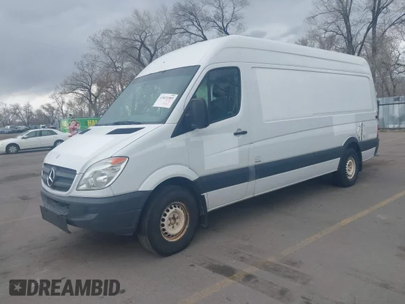 ✅ 2012 Mercedes-Benz Sprinter Cargo • VIN: WD3PE8CB8C5683112 • Лот: 41821983. Опубликован ранее на IAAI с пробегом Не указан. Бесплатный доступ к архиву аукционных продаж из США и подробный отчёт об истории автомобиля на DreamBid. Изображение 2.