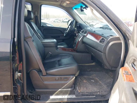 ✅ 2013 Chevrolet Avalanche LTZ • VIN: 3GNTKGE74DG302387 • Lot: 44712346. Wystawiony na IAAI z przebiegiem 174 414 mil. Bezpłatny archiwum sprzedaży aukcyjnych z USA i szczegółowy raport historii pojazdu na DreamBid. Zdjęcie 5.