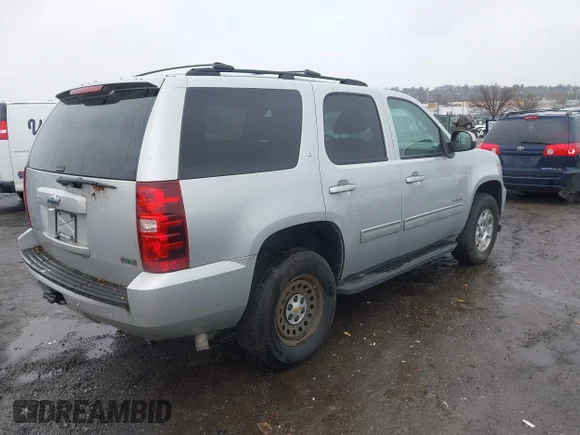 ✅ 2010 Chevrolet Tahoe LT • VIN: 1GNUKBE05AR264142 • Lot: 44604227. Wystawiony na IAAI z przebiegiem 153 536 mil. Bezpłatny archiwum sprzedaży aukcyjnych z USA i szczegółowy raport historii pojazdu na DreamBid. Zdjęcie 4.