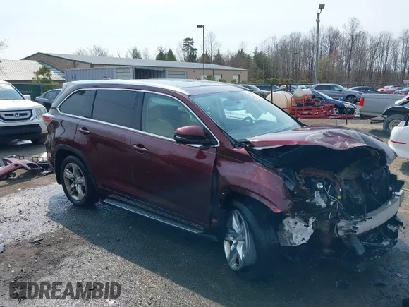 ✅ 2015 Toyota Highlander Limited • VIN: 5TDDKRFHXFS112582 • Лот: 44602375. Опубликован ранее на IAAI с пробегом 110 210 миль. Бесплатный доступ к архиву аукционных продаж из США и подробный отчёт об истории автомобиля на DreamBid. Изображение 1.