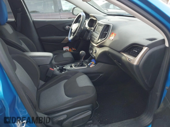 ✅ 2017 Jeep Cherokee Sport • VIN: 1C4PJMASXHW589442 • Lot: 44214284. Wystawiony na IAAI z przebiegiem 67 500 mil. Bezpłatny archiwum sprzedaży aukcyjnych z USA i szczegółowy raport historii pojazdu na DreamBid. Zdjęcie 5.