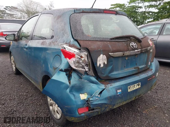 ✅ 2013 Toyota Yaris LE • VIN: JTDJTUD35DD572591 • Lot: 44610882. Wystawiony na IAAI z przebiegiem 143 163 mil. Bezpłatny archiwum sprzedaży aukcyjnych z USA i szczegółowy raport historii pojazdu na DreamBid. Zdjęcie 6.