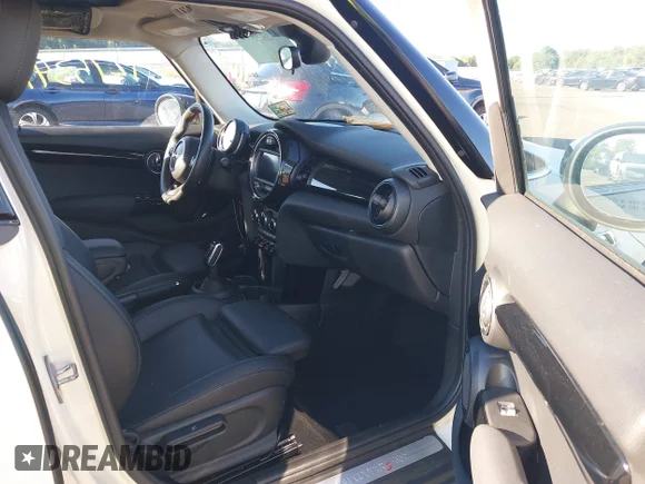 ✅ 2020 MINI Hardtop 4 Door Cooper S • VIN: WMWXU9C04L2M54518 • Лот: 42753496. Опубліковано раніше на IAAI з пробігом 28 826 миль. Безкоштовний доступ до архіву аукціонних продажів зі США та докладний звіт про історію автомобіля на DreamBid. Зображення 5.