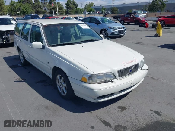 ✅ 2000 Volvo V70 • VIN: YV1LW61J4Y2646710 • Lot: 42342180. Wystawiony na IAAI z przebiegiem Nie podano. Bezpłatny archiwum sprzedaży aukcyjnych z USA i szczegółowy raport historii pojazdu na DreamBid. Zdjęcie 1.