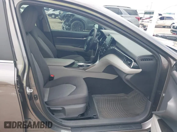 ✅ 2021 Toyota Camry LE • VIN: 4T1C11AK8MU565123 • Lot: 45083119. Wystawiony na IAAI z przebiegiem 152 652 mil. Bezpłatny archiwum sprzedaży aukcyjnych z USA i szczegółowy raport historii pojazdu na DreamBid. Zdjęcie 5.