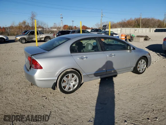 ✅ 2008 Honda Civic LX • VIN: 1HGFA16538L073729 • Lot: 92957085. Wystawiony na Copart z przebiegiem 120 363 mil. Bezpłatny archiwum sprzedaży aukcyjnych z USA i szczegółowy raport historii pojazdu na DreamBid. Zdjęcie 3.