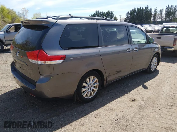 ✅ 2011 Toyota Sienna XLE • VIN: 5TDDK3DC3BS015965 • Лот: 44982717. Опубліковано раніше на IAAI з пробігом 222 223 миль. Безкоштовний доступ до архіву аукціонних продажів зі США та докладний звіт про історію автомобіля на DreamBid. Зображення 4.