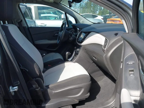 ✅ 2020 Chevrolet Trax LS • VIN: 3GNCJNSB9LL202159 • Lot: 44784269. Wystawiony na IAAI z przebiegiem 112 796 mil. Bezpłatny archiwum sprzedaży aukcyjnych z USA i szczegółowy raport historii pojazdu na DreamBid. Zdjęcie 5.