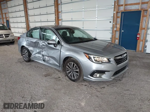 ✅ 2018 Subaru Legacy Premium • VIN: 4S3BNAF61J3032550 • Лот: 45416716. Опубліковано раніше на IAAI з пробігом 57 911 миль. Безкоштовний доступ до архіву аукціонних продажів зі США та докладний звіт про історію автомобіля на DreamBid. Зображення 1.