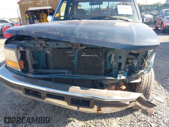 ✅ 1996 Ford F-250 • VIN: 1FTHX25F3TEA21858 • Lot: 43331583. Wystawiony na IAAI z przebiegiem 213 126 mil. Bezpłatny archiwum sprzedaży aukcyjnych z USA i szczegółowy raport historii pojazdu na DreamBid. Zdjęcie 6.