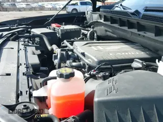 ✅ 2023 Cadillac Escalade AWD V-Series • VIN: 1GYS4HK90PR201792 • Lot: 41952175. Wystawiony na IAAI z przebiegiem 9 310 mil. Bezpłatny archiwum sprzedaży aukcyjnych z USA i szczegółowy raport historii pojazdu na DreamBid. Zdjęcie 18.