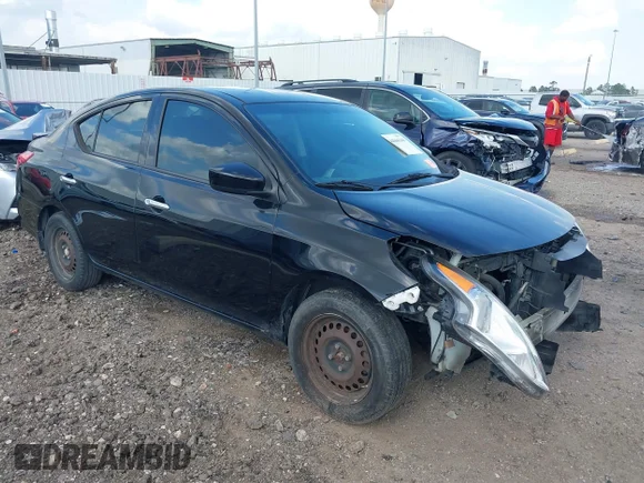 ✅ 2015 Nissan Versa S • VIN: 3N1CN7AP1FL941202 • Лот: 44666344. Опубліковано раніше на IAAI з пробігом 134 409 миль. Безкоштовний доступ до архіву аукціонних продажів зі США та докладний звіт про історію автомобіля на DreamBid. Зображення 1.