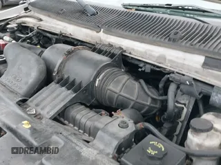 ✅ 2010 Ford Econoline Cargo Commercial • VIN: 1FTNE2EW6ADA74274 • Lot: 43691897. Wystawiony na IAAI z przebiegiem 202 195 mil. Bezpłatny archiwum sprzedaży aukcyjnych z USA i szczegółowy raport historii pojazdu na DreamBid. Zdjęcie 13.