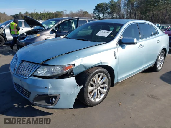 ✅ 2009 Lincoln MKS • VIN: 1LNHM93RX9G605231 • Lot: 44102634. Wystawiony na IAAI z przebiegiem 271 872 mil. Bezpłatny archiwum sprzedaży aukcyjnych z USA i szczegółowy raport historii pojazdu na DreamBid. Zdjęcie 2.