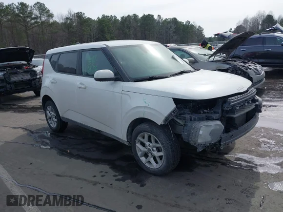 ✅ 2022 Kia Soul LX • VIN: KNDJ23AU1N7802265 • Lot: 44271460. Wystawiony na IAAI z przebiegiem 68 476 mil. Bezpłatny archiwum sprzedaży aukcyjnych z USA i szczegółowy raport historii pojazdu na DreamBid. Zdjęcie 1.