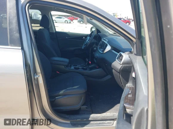 ✅ 2018 Kia Sorento LX • VIN: 5XYPG4A38JG407442 • Lot: 44641762. Wystawiony na IAAI z przebiegiem 121 757 mil. Bezpłatny archiwum sprzedaży aukcyjnych z USA i szczegółowy raport historii pojazdu na DreamBid. Zdjęcie 5.