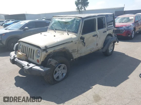 ✅ 2011 Jeep Wrangler Unlimited Sport • VIN: 1J4BA3H19BL531228 • Lot: 44533126. Wystawiony na IAAI z przebiegiem Nie podano. Bezpłatny archiwum sprzedaży aukcyjnych z USA i szczegółowy raport historii pojazdu na DreamBid. Zdjęcie 2.