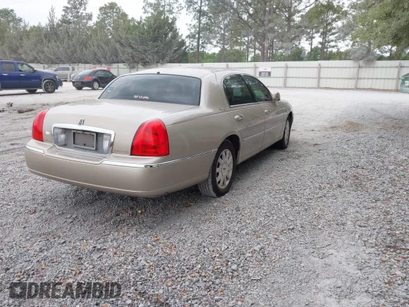 ✅ 2008 Lincoln Town Car Limited • VIN: 2LNHM82V78X640911 • Лот: 44921941. Опубликован ранее на IAAI с пробегом 227 194 миль. Бесплатный доступ к архиву аукционных продаж из США и подробный отчёт об истории автомобиля на DreamBid. Изображение 4.
