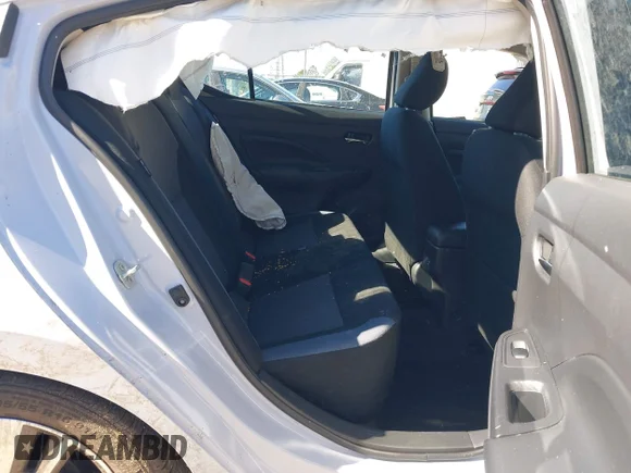 ✅ 2024 Nissan Versa SV • VIN: 3N1CN8EV5RL926835 • Lot: 44247333. Wystawiony na IAAI z przebiegiem Nie podano. Bezpłatny archiwum sprzedaży aukcyjnych z USA i szczegółowy raport historii pojazdu na DreamBid. Zdjęcie 8.