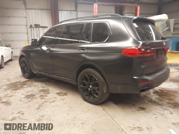✅ 2021 BMW X7 xDrive40i • VIN: 5UXCW2C0XM9F68049 • Lot: 44252421. Wystawiony na IAAI z przebiegiem 84 031 mil. Bezpłatny archiwum sprzedaży aukcyjnych z USA i szczegółowy raport historii pojazdu na DreamBid. Zdjęcie 3.