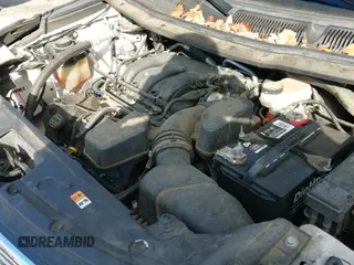 ✅ 2018 Ford Explorer XLT • VIN: 1FM5K8D85JGC12556 • Lot: 43737640. Wystawiony na IAAI z przebiegiem 162 338 mil. Bezpłatny archiwum sprzedaży aukcyjnych z USA i szczegółowy raport historii pojazdu na DreamBid. Zdjęcie 19.