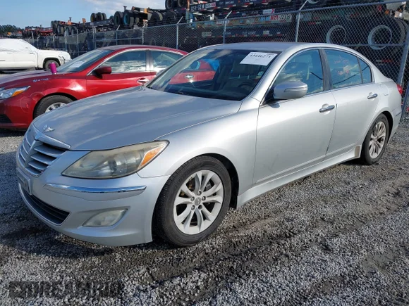 ✅ 2012 Hyundai Genesis 3.8L • VIN: KMHGC4DD8CU158153 • Lot: 43446271. Wystawiony na IAAI z przebiegiem 190 598 mil. Bezpłatny archiwum sprzedaży aukcyjnych z USA i szczegółowy raport historii pojazdu na DreamBid. Zdjęcie 2.
