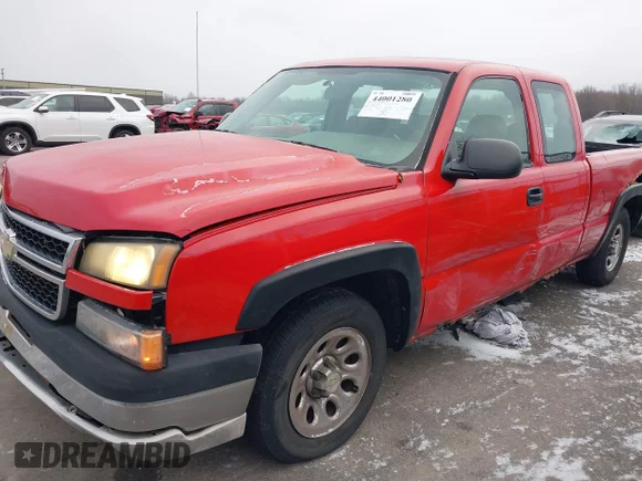 ✅ 2006 Chevrolet Silverado 1500 LS • VIN: 1GCEC19X66Z157474 • Lot: 44001280. Wystawiony na IAAI z przebiegiem 219 728 mil. Bezpłatny archiwum sprzedaży aukcyjnych z USA i szczegółowy raport historii pojazdu na DreamBid. Zdjęcie 2.