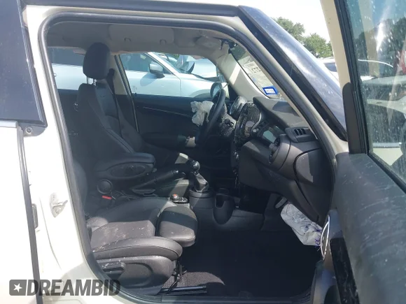 ✅ 2021 MINI Hardtop 4 Door Cooper S • VIN: WMWXU9C0XM2N20104 • Лот: 42242272. Опубліковано раніше на IAAI з пробігом 8 684 миль. Безкоштовний доступ до архіву аукціонних продажів зі США та докладний звіт про історію автомобіля на DreamBid. Зображення 5.