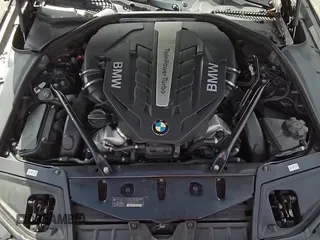 ✅ 2013 BMW 5 Series 550i • VIN: WBAFR9C54DD227117 • Lot: 89879425. Wystawiony na Copart z przebiegiem 112 504 mil. Bezpłatny archiwum sprzedaży aukcyjnych z USA i szczegółowy raport historii pojazdu na DreamBid. Zdjęcie 13.