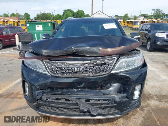 ✅ 2015 Kia Sorento SX Limited • VIN: 5XYKW4A79FG572861 • Lot: 45012161. Wystawiony na IAAI z przebiegiem 189 558 mil. Bezpłatny archiwum sprzedaży aukcyjnych z USA i szczegółowy raport historii pojazdu na DreamBid. Zdjęcie 6.