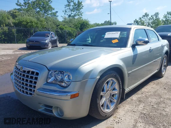 ✅ 2006 Chrysler 300 C • VIN: 2C3KA63H36H281861 • Lot: 45326425. Listed on IAAI with 82,046 mi. Free auction sales archive from the USA and detailed vehicle history report at DreamBid. Image 6.