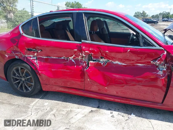 ✅ 2020 Alfa Romeo Giulia • VIN: ZARFAMAN0L7631101 • Lot: 42228040. Listed on IAAI with 27,223 mi. Free auction sales archive from the USA and detailed vehicle history report at DreamBid. Image 6.