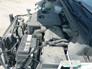 2019 Hyundai Tucson Value z VIN KM8J33A49KU940769, wystawiony jako IAAI lot #42539018 z przebiegiem 62 648 mil mil oraz . Historia ofert i sprzedaży dostępna na DreamBid. Obrazek 20.