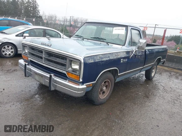 ✅ 1986 Dodge D Series • VIN: 1B7HD14W3GS039790 • Lot: 44588180. Wystawiony na IAAI z przebiegiem 76 176 mil. Bezpłatny archiwum sprzedaży aukcyjnych z USA i szczegółowy raport historii pojazdu na DreamBid. Zdjęcie 2.