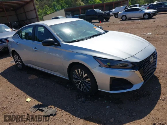 ✅ 2024 Nissan Altima SV • VIN: 1N4BL4DV2RN341449 • Лот: 44791022. Опубліковано раніше на IAAI з пробігом 30 637 миль. Безкоштовний доступ до архіву аукціонних продажів зі США та докладний звіт про історію автомобіля на DreamBid. Зображення 1.