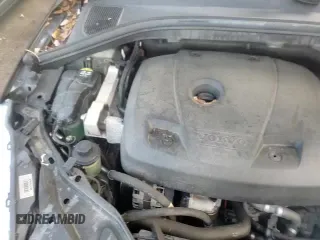 ✅ 2017 Volvo XC60 Dynamic • VIN: YV440MRR0H2071660 • Lot: 92214725. Listed on Copart with 100,583 mi. Free auction sales archive from the USA and detailed vehicle history report at DreamBid. Image 14.