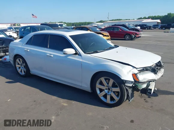 ✅ 2012 Chrysler 300 SRT-8 • VIN: 2C3CCAFJ4CH801352 • Lot: 45168744. Wystawiony na IAAI z przebiegiem 238 779 mil. Bezpłatny archiwum sprzedaży aukcyjnych z USA i szczegółowy raport historii pojazdu na DreamBid. Zdjęcie 1.
