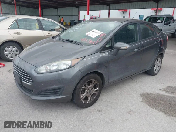 ✅ 2015 Ford Fiesta SE • VIN: 3FADP4BJ2FM221105 • Lot: 45171017. Wystawiony na IAAI z przebiegiem 139 706 mil. Bezpłatny archiwum sprzedaży aukcyjnych z USA i szczegółowy raport historii pojazdu na DreamBid. Zdjęcie 2.