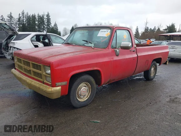 ✅ 1983 GMC Sierra 1500 • VIN: 1GTDC14H9DJ510023 • Lot: 44690579. Wystawiony na IAAI z przebiegiem 94 856 mil. Bezpłatny archiwum sprzedaży aukcyjnych z USA i szczegółowy raport historii pojazdu na DreamBid. Zdjęcie 2.