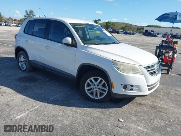 ✅ 2011 Volkswagen Tiguan S • VIN: WVGAV7AX9BW533454 • Lot: 44580577. Listed on IAAI with 199,783 mi. Free auction sales archive from the USA and detailed vehicle history report at DreamBid. Image 1.