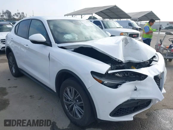 ✅ 2023 Alfa Romeo Stelvio Sprint • VIN: ZASPAJAN1P7D53724 • Lot: 42335505. Wystawiony na IAAI z przebiegiem 12 483 mil. Bezpłatny archiwum sprzedaży aukcyjnych z USA i szczegółowy raport historii pojazdu na DreamBid. Zdjęcie 1.