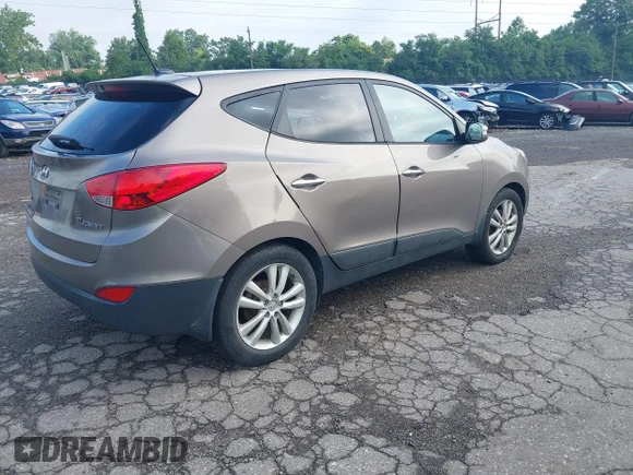 ✅ 2013 Hyundai Tucson GLS • VIN: KM8JU3AC8DU565870 • Лот: 45484635. Опубликован ранее на IAAI с пробегом 67 645 миль. Бесплатный доступ к архиву аукционных продаж из США и подробный отчёт об истории автомобиля на DreamBid. Изображение 4.