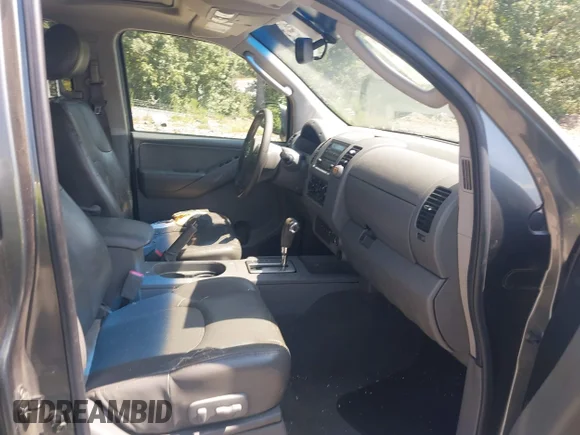 ✅ 2006 Nissan Frontier SE • VIN: 1N6AD07U56C454184 • Lot: 43271341. Wystawiony na IAAI z przebiegiem 291 527 mil. Bezpłatny archiwum sprzedaży aukcyjnych z USA i szczegółowy raport historii pojazdu na DreamBid. Zdjęcie 5.