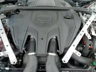 ✅ 2025 Porsche Panamera • VIN: WP0AE2YA7SL045520 • Lot: 81674085. Wystawiony na Copart z przebiegiem 10 696 mil. Bezpłatny archiwum sprzedaży aukcyjnych z USA i szczegółowy raport historii pojazdu na DreamBid. Zdjęcie 14.